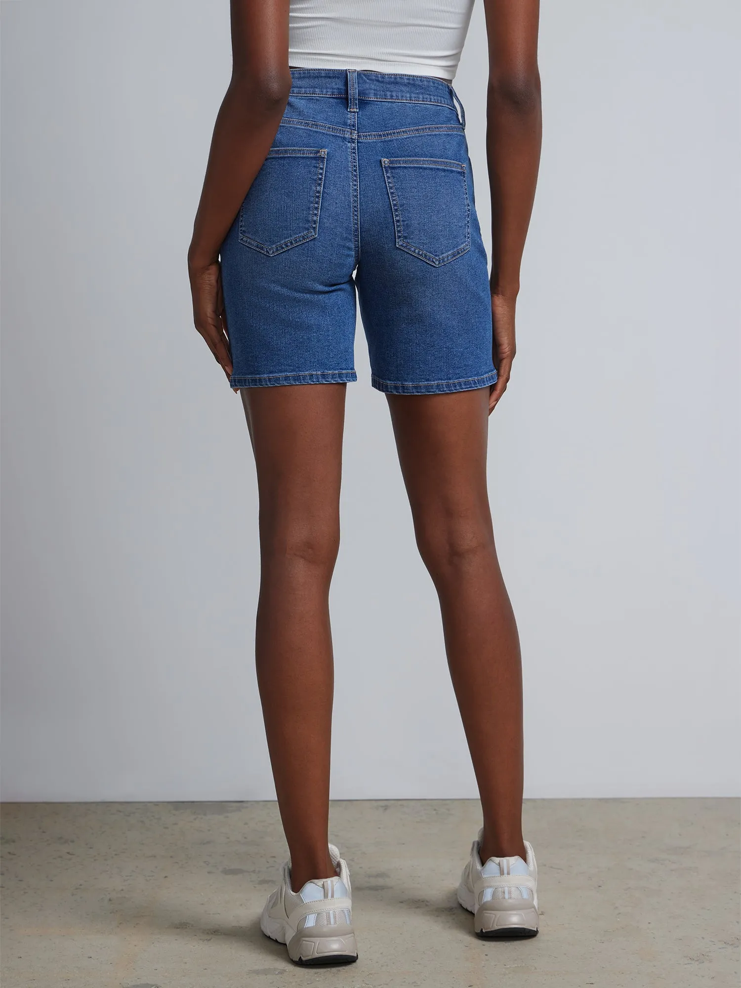 Essential High-Waisted Denim 7-Inch Short - Dark Wash