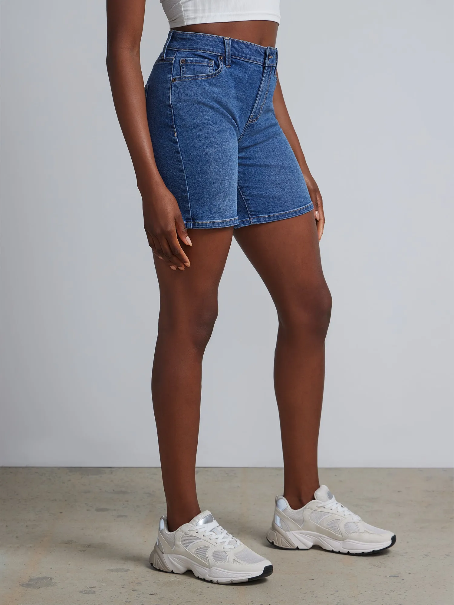 Essential High-Waisted Denim 7-Inch Short - Dark Wash